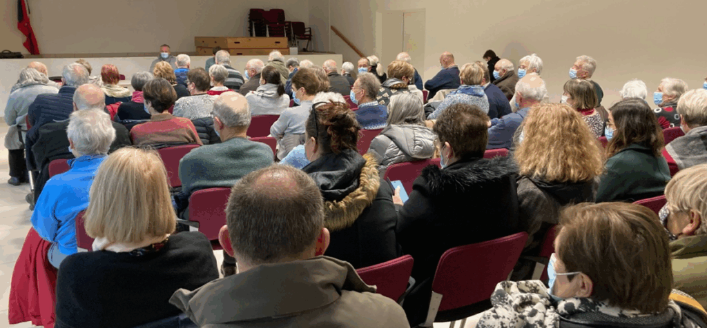Réunion avec les habitants de la communauté de communes de Suippes dans le cadre de l'étude d'opportunité d'un béguinage.