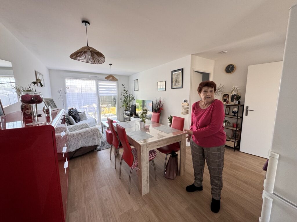 habitante au béguinage de Quarouble, qui présente son parcours résidentiel